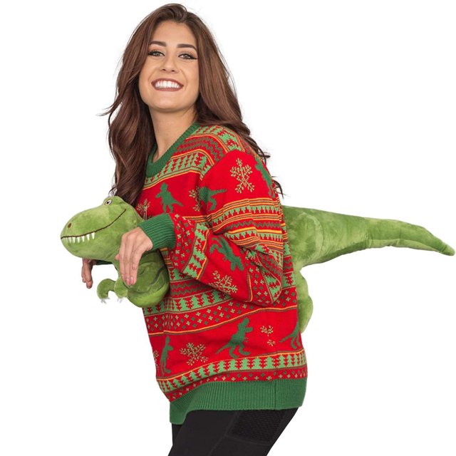 SHENMO Chandail de Noël 3D Mode Chandail de Noël Laid avec une base Rouge Vif et des accents Verts, Mettant en Valeur des Motifs de Dinosaures 3D Festifs aux Côté de designs à Thème des Fêtes comme des Flocons de Neige et des Formes Géométriques. le Chandail Présente une Queue et des Bras de Dinosaure Vert en Peluche pour un Style Drôle et Remarquable, Parfait pour les Fêtes. Fabriqué en 60 % Coton et 40 % Fibre Acrylique pour Confort et Chaleur, Offert en Tailles P, m, L, TG et 2TG.
