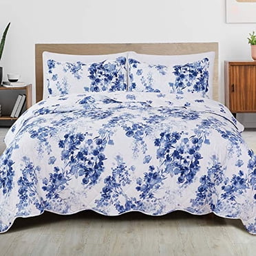 3-Piece Reversible Quilt Set with Shams. All-Season Microfiber Bedspread with Floral Print Pattern. Jacqueline Collection (King)