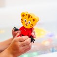 thumbnail image 4 of Glo Pals - Jouet de Bain Activé par l'Eau avec 2 Cubes Lumineux Réutilisables pour Jeu Sensoriel - Daniel Tiger, 4 of 5