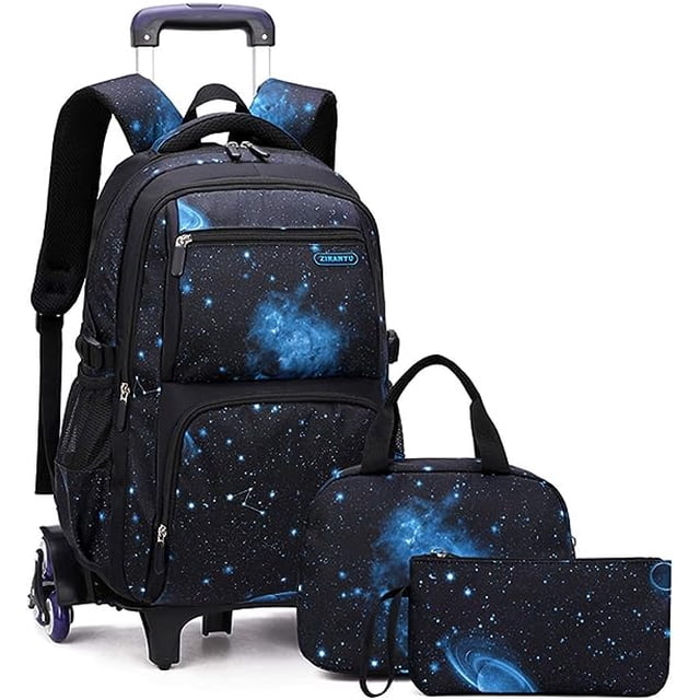 Sacs à Dos Roulants pour Garçons Bagage pour Enfants Sac à Dos à Roulettes pour l'École Garçons Sacs à Roulettes au design Espace-Galaxie. Fabriqué en Tissu nylon Résistant à l'Eau avec une Doublure en polyester, Il Comprend un Chariot à 6 Roues Détachable avec Poignées en Alliage d'Aluminium Renforcées et Roues en Caoutchouc Durables pour une navigation Facile sur les Marches et les Gourmettes. le Sac à Dos Comprend un Grand Compartiment Principal, Trois Poches avant à Glissière, et Deux Poches Latérales pour Organiser des Fournitures Scolaires comme des Livres, des Tablettes et des Bouteilles d'Eau. Accessoires Assortis dans le Même Imprimé Galaxie Sont Inclus.