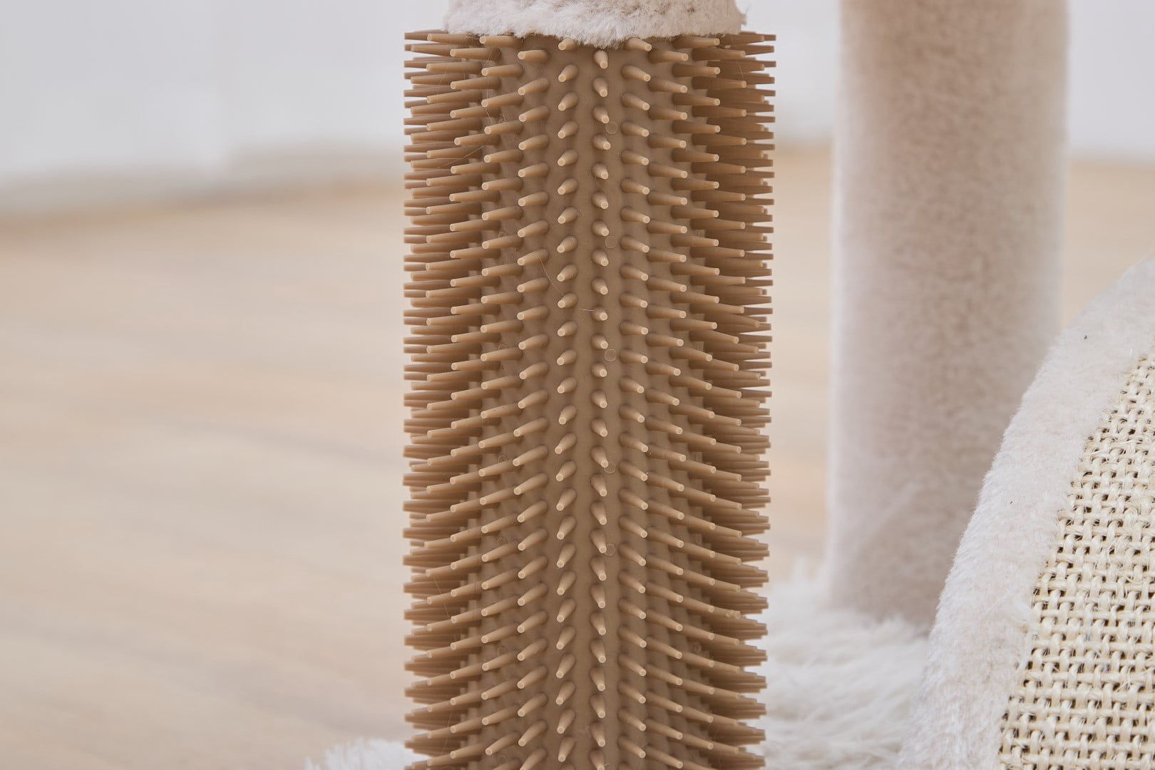 Vibrant Life – Arbre à Chat 3 Niveaux, 27,8" de Hauteur, avec Griffoirs en Sisal, Brosse Intégrale, Crème – Mobilier pour Chats