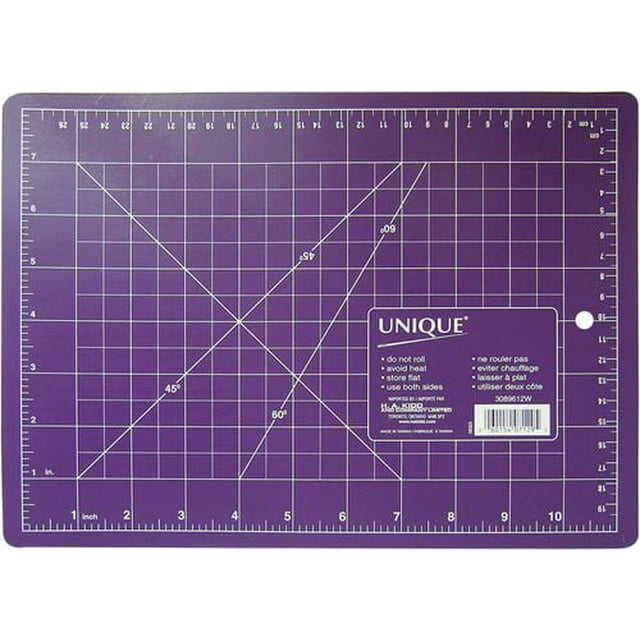 UNIQUE Tapis de Coupe Double Face, 9 Pouces x 12 Pouces, Tapis de Coupe Violet Auto-Cicatrisant avec Mesures Impériales et Métriques de Chaque Côté, Lignes d'Angle 30°, 45° et 60°, Marquages de Grille pour une Fabrication et un Piquage Précis, et instructions d'Utilisation Imprimées.