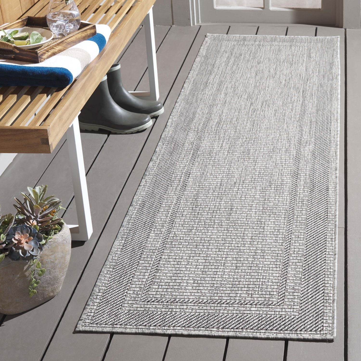 SAFAVIEH Beach House Joakim Bordered Indoor/Outdoor Area Rug