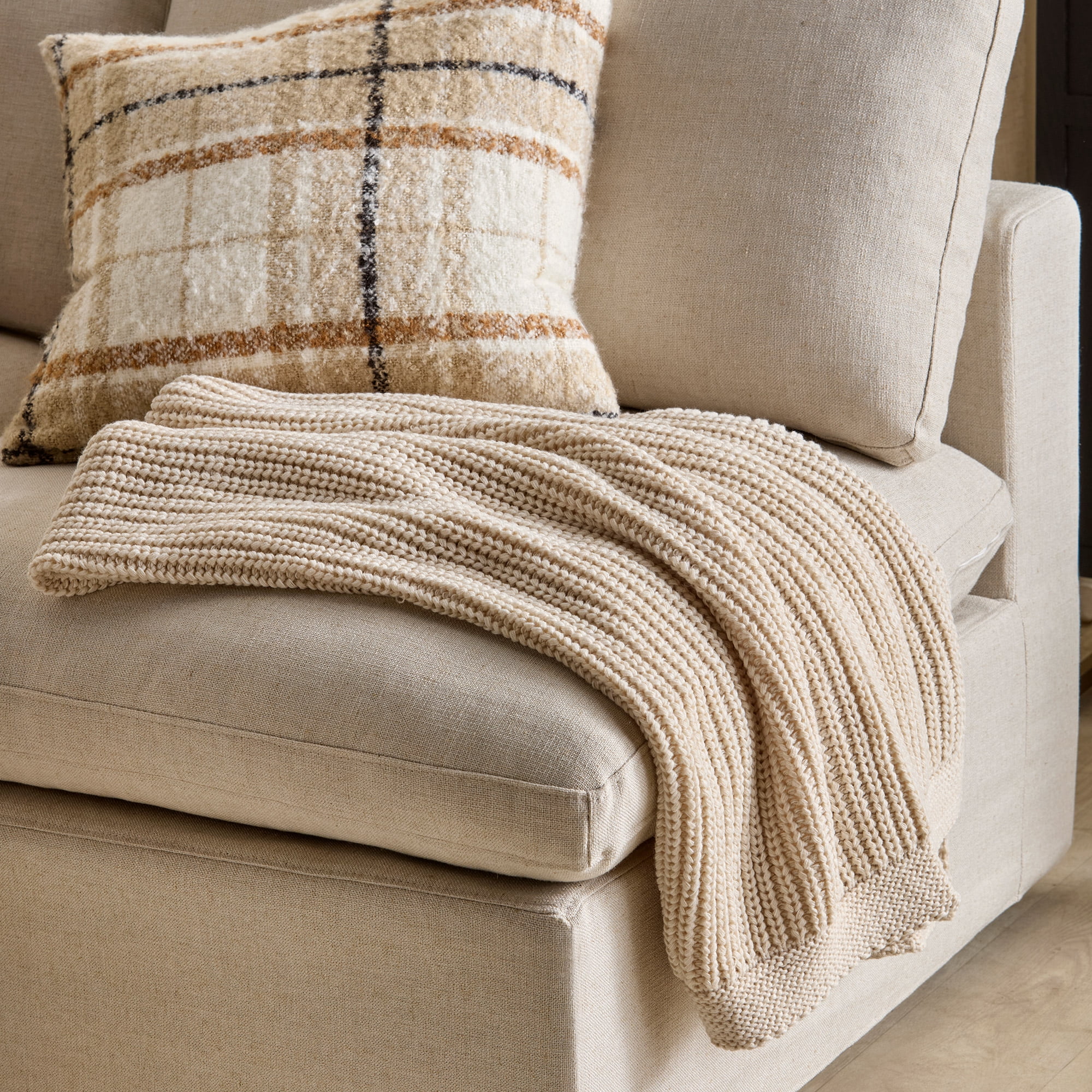 Coussin décoratif beige Bouclair Elsy 19x19 po