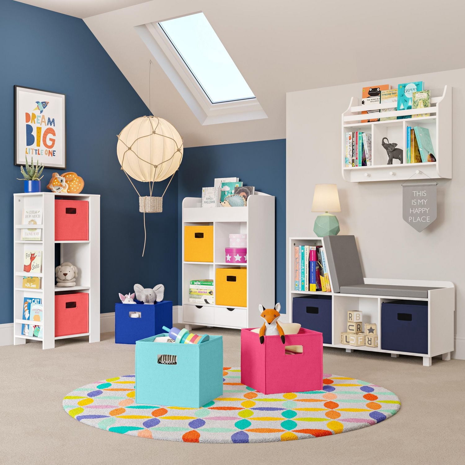 Collection Book Nook Maison RiverRidge® Banc de rangement blanc avec casiers pour enfant