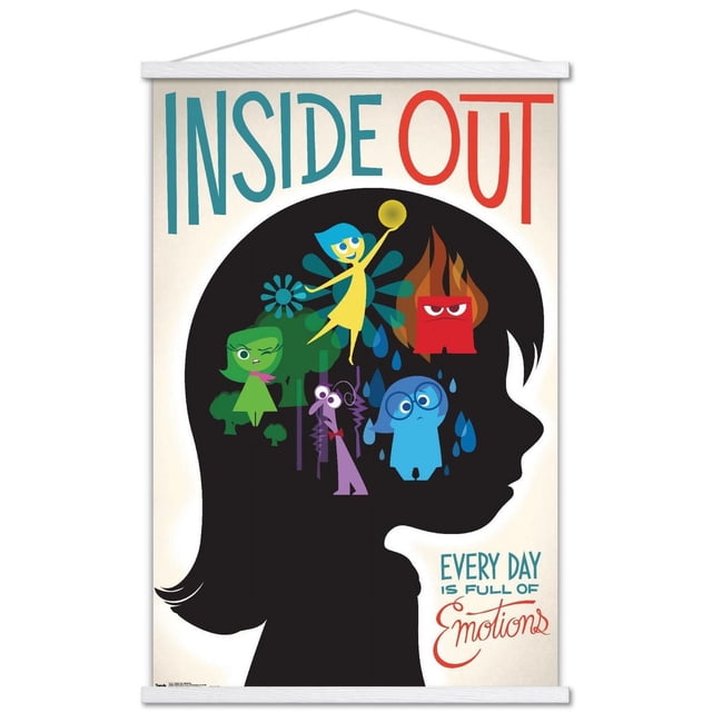 Disney Pixar Inside Out - Affiche Murale d'Émotions, 14,725 Pouces x 22,375 Pouces, Montrant une silhouette Noire de la Tête d'Un Enfant Remplie de Personnages Colorés Représentant les Émotions : Joie Jaune Tenant une Orbe Lumineuse, Colère Rouge avec des Flammes, Tristesse Bleue avec des Larmes, Dégoût Vert et Peur Violette, avec « Texte Inside Out' Bleu et Rouge en Haut et « Chaque Jour Est Plein d'Émotions » en Police Stylisée en Bas à Droite,