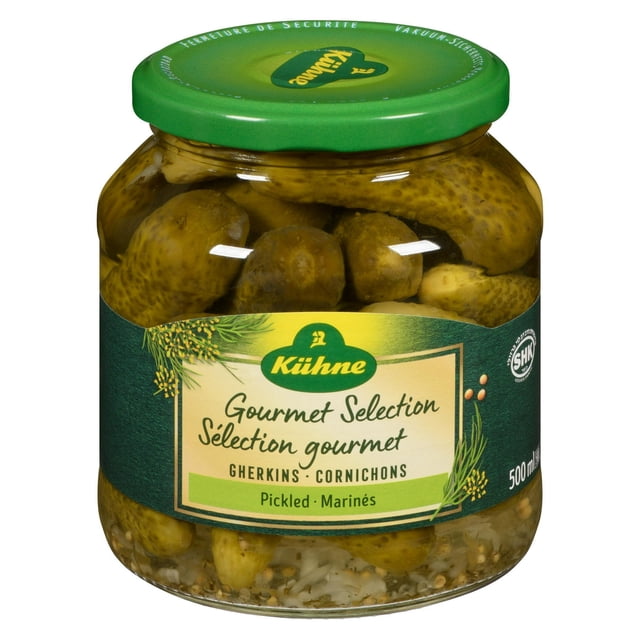 Kuhne Gourmet Selection Cornichons dans un Pot en Verre Transparent de 500 ml avec Couvercle Vert, Présentant de Petits Cornichons Marinés extra Croquants en Saumure avec des Herbes et des Épices, Convenant aux Salades Gastronomiques, Collations Ou Planches de charcuterie.