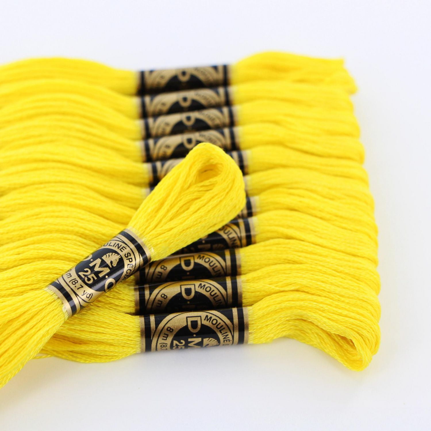 DMC coton 6 brins fil à broder 8 m (8.7 yd) jaune