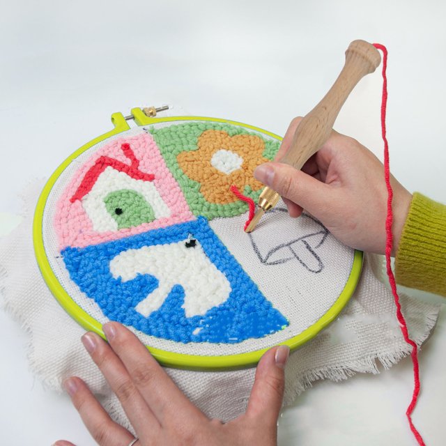 Round Embroidery Hoop, Round Embroidery Frame Dual Sided Cross Stitch Hoop with Secure Clamp Design for Craft Ergonomic Tabletop Embroidery Holder for Embroidery Quilting