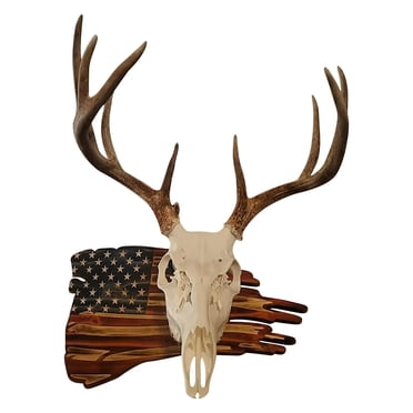 Amzcrzy A Chopper Usa Flag Decor Hooker Pedestal Prey Display Rack for Hanging and Mounting Taxidermy Deer Antlers and Other Skulls Dorm Room Essentials Home Improvement Birthday Gifts for Men