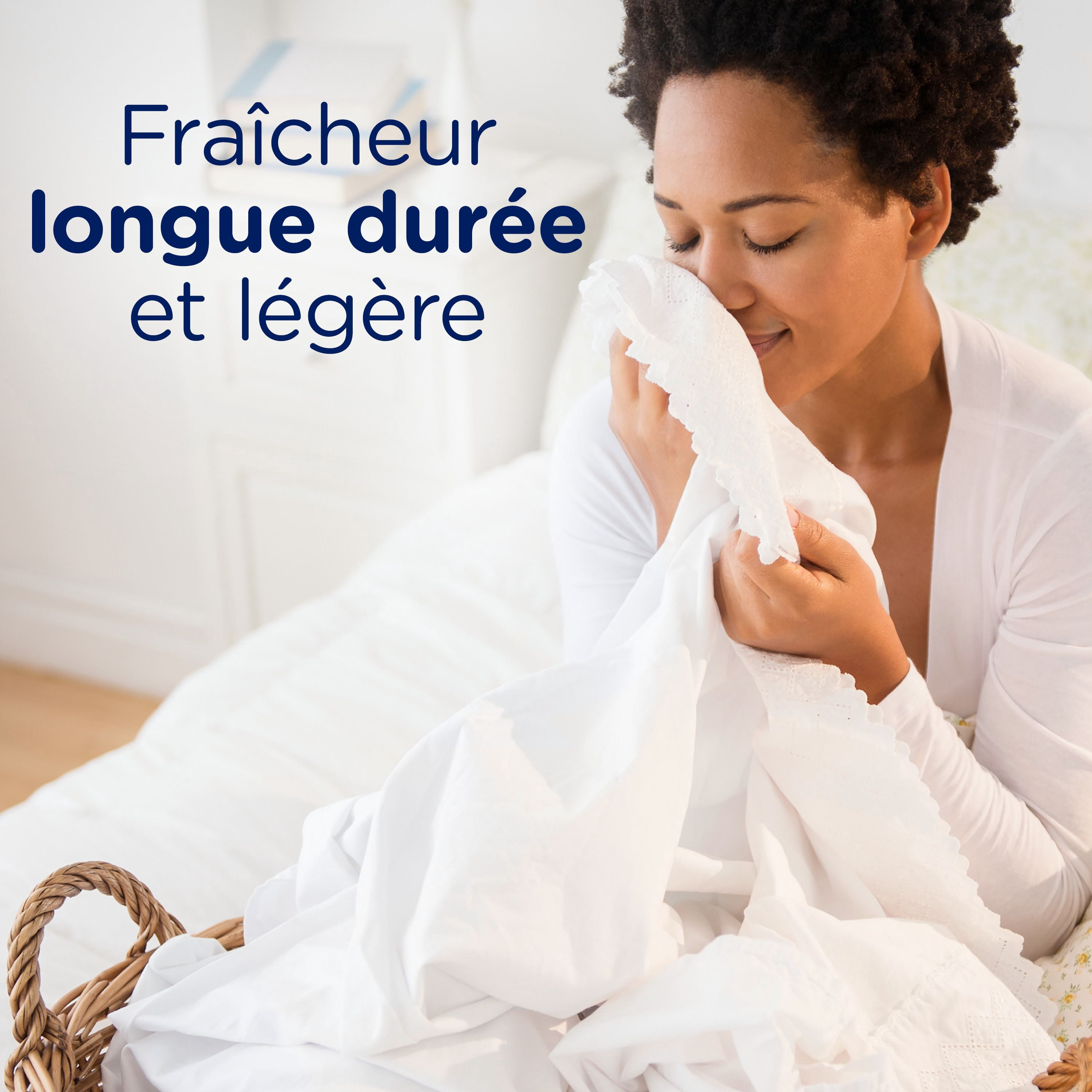 Perles rehausse-parfum pour lessive Downy Léger, parfum Brume océanique, perles pour les tissus pour la lessive, conçues pour être douces avec une légère bouffée de parfum, sans parfums prononcés