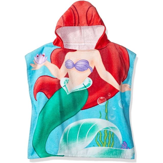 IGUOHAO Petite Sirène Ariel Serviette à Capuchon en Coton Présentant un design vibrant d'Ariel avec Ses Cheveux Rouges, Haut de Coquillage Violet et Queue de Sirène Verte sur un Fond Bleu sous-Marin. Fabriquée en Tissu Éponge de Coton 100 % Léger, Cette Serviette à Capuchon à Enfiler Convient aux Enfants de 3 à 7 Ans. Idéale pour une Utilisation après les Bains, les Journées à la Piscine Ou les Sorties à la Plage.