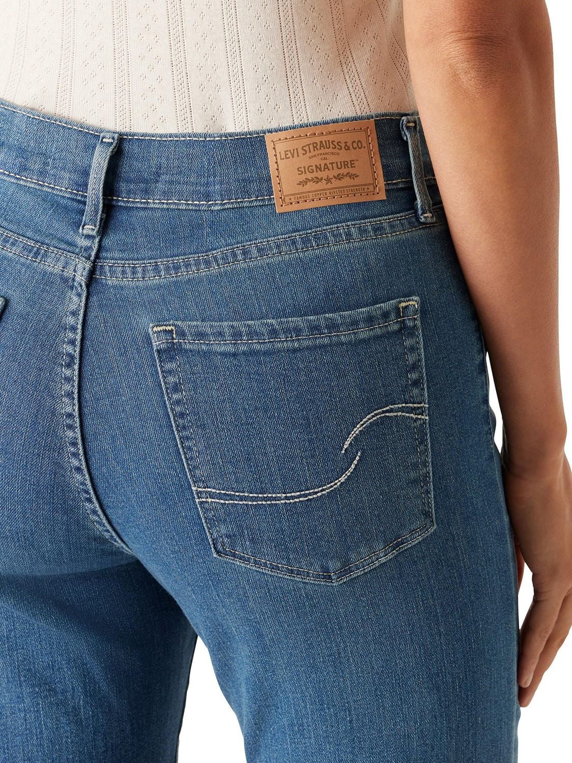 Levi Strauss Signature™ Women's Mid Rise Straight Jeans