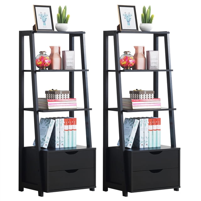 Costway Ensemble de 2 Étagères-Échelles Bibliothèque à 4 Niveaux Rangement Appuyé avec 2 Tiroirs en Fini Noir. Chaque Unité Présente une structure Rectangulaire Trapézoïdale avec Quatre Étagères Ouvertes et Deux Tiroirs Inférieurs pour le Rangement. les Étagères Sont Habillées de Livres, d'Articles de Décoration et de Plantes, Mettant en Valeur Sa Polyvalence pour Salons, Chambres Ou Bureaux. Fabriquées en MDF et Panneau de Particules, Chaque Étagère Supporte jusqu'à 11 Lb, et Chaque Tiroir Supporte jusqu'à 8 Lb. des supports Anti-Basculement Assurent la Stabilité. la Conception Gain de Place et l'Apparence Moderne la Rendent Idéale