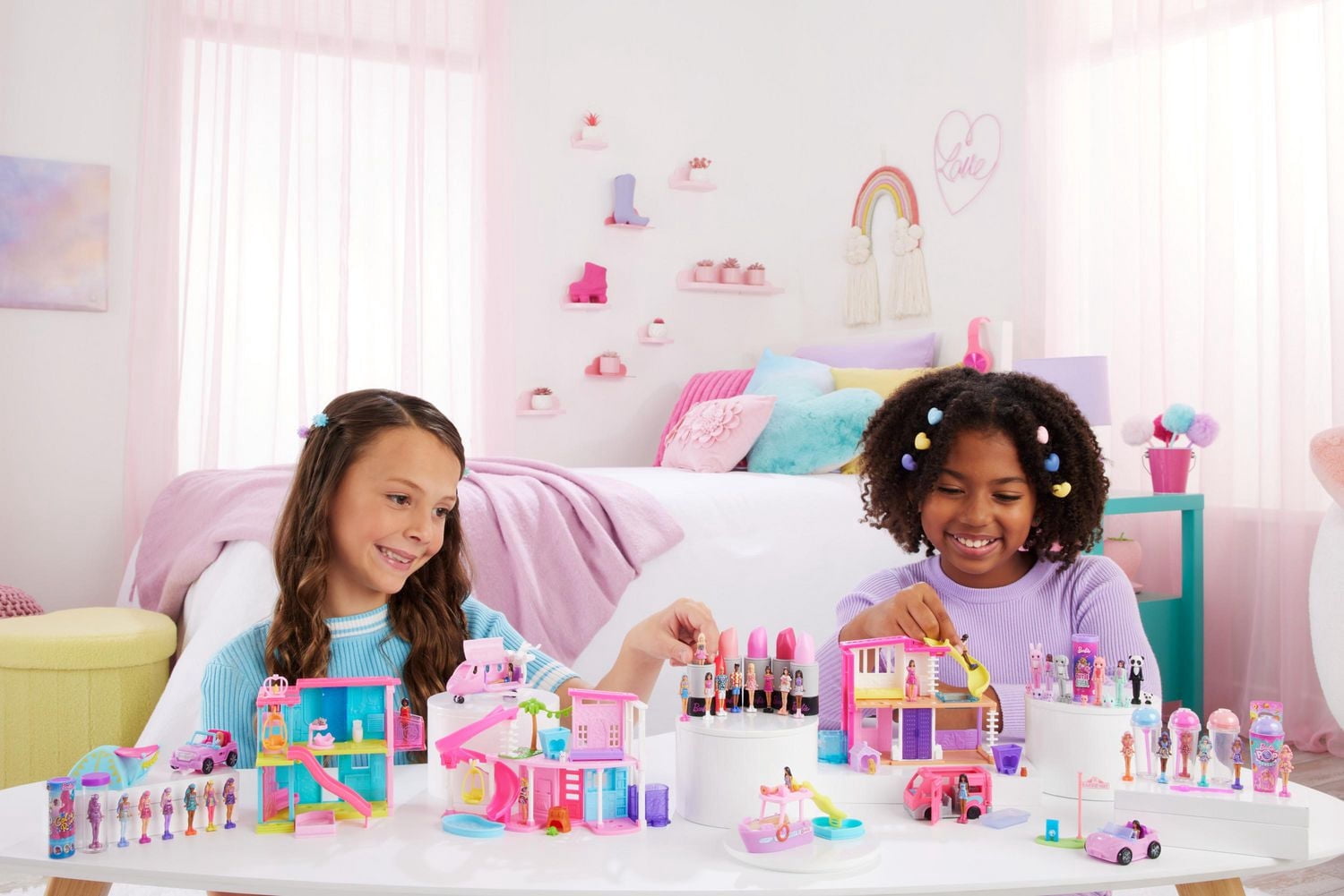 Poupées Color Reveal Mini BarbieLand Barbie, poupée de 3,81 cm (1,5 po) avec déballage surprise, révélation avec de l’eau (les styles peuvent varier)