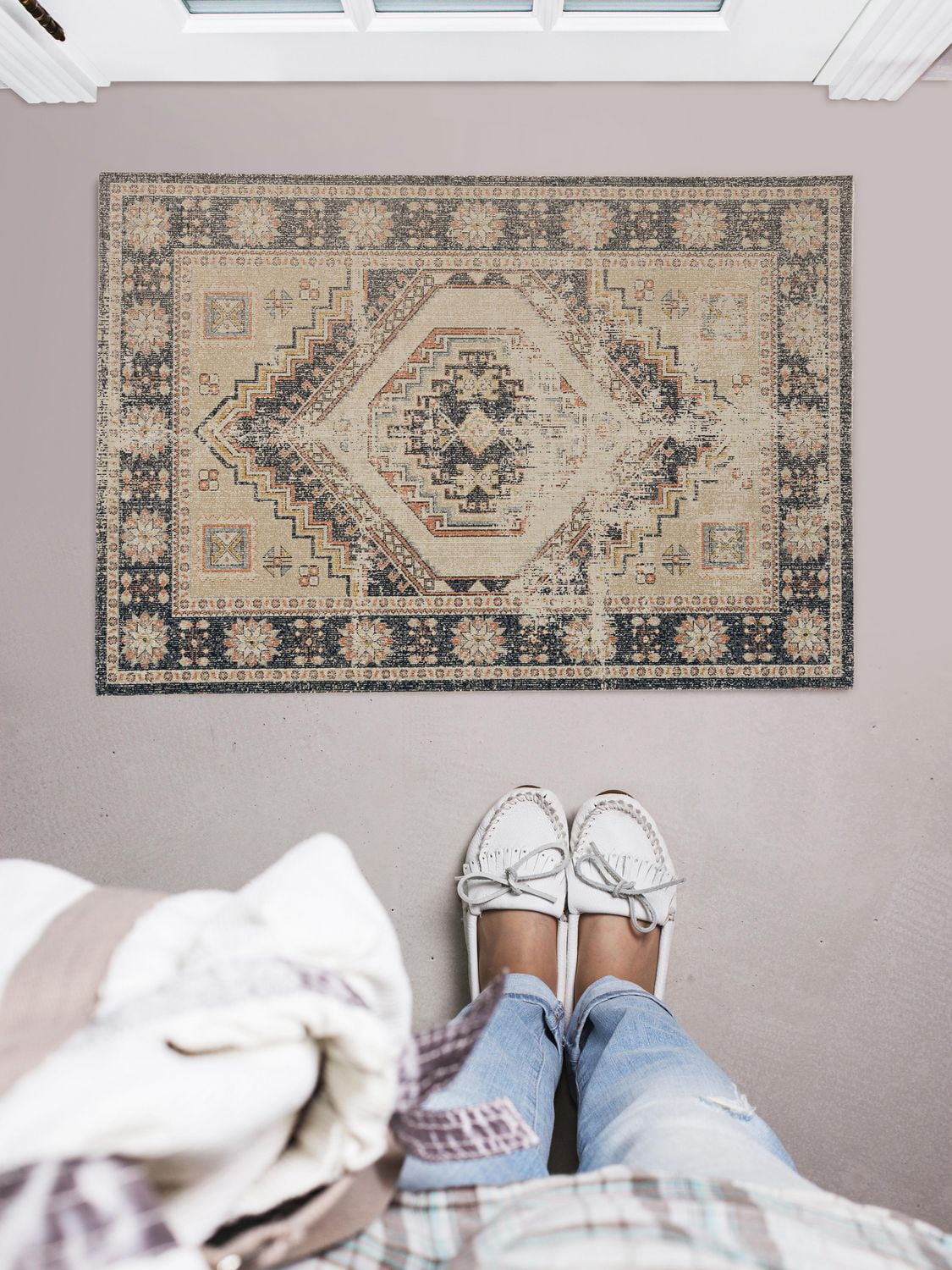 Tapis d'appoint Grand Zéro Stiles ivoire et bleu marine de 2 pi x 3 pi