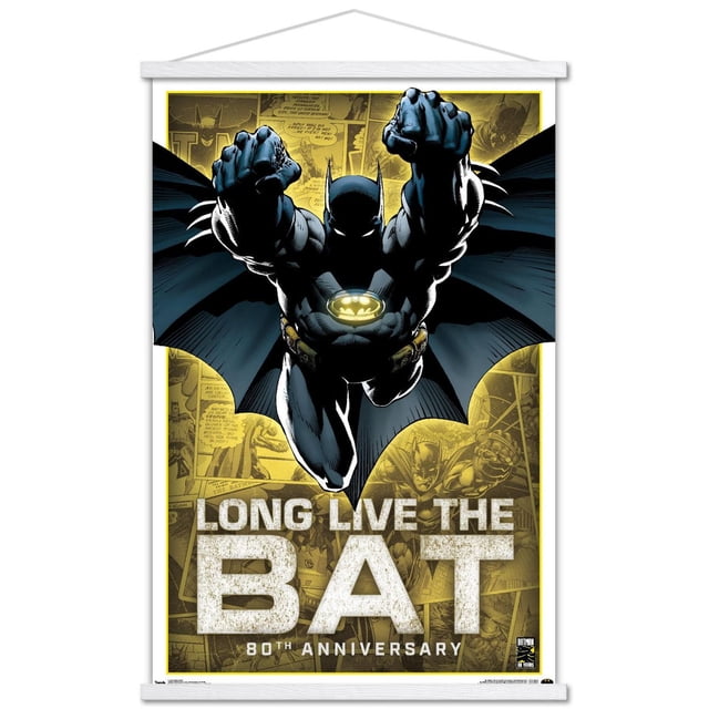 DC Comics - Batman - Affiche Murale du 80e Anniversaire, 22,375 Pouces x 34 Pouces Mettant en Vedette un Batman Centré et Orienté vers l'Avant en costume Noir et Bleu Foncé avec un Emblème de Chauve-Souris Jaune Lumineux sur la Poitrine, Poings Allongés vers l'Avant, cape s'Éparpillant sur un Fond Jaune de Panneaux de Bande Dessinée Délavés et un Texte Blanc Audacieux « Longue Vie à la Chauve-Souris du 80e Anniversaire ». Cette Affiche Lustrée