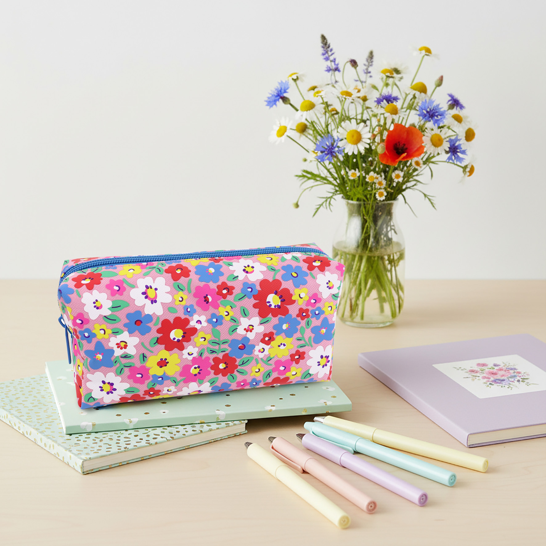 Pen+Gear Floral Design Pencil Pouch, Pink Polyester with Bright Multi-Colour Flowers, Middle School and High School