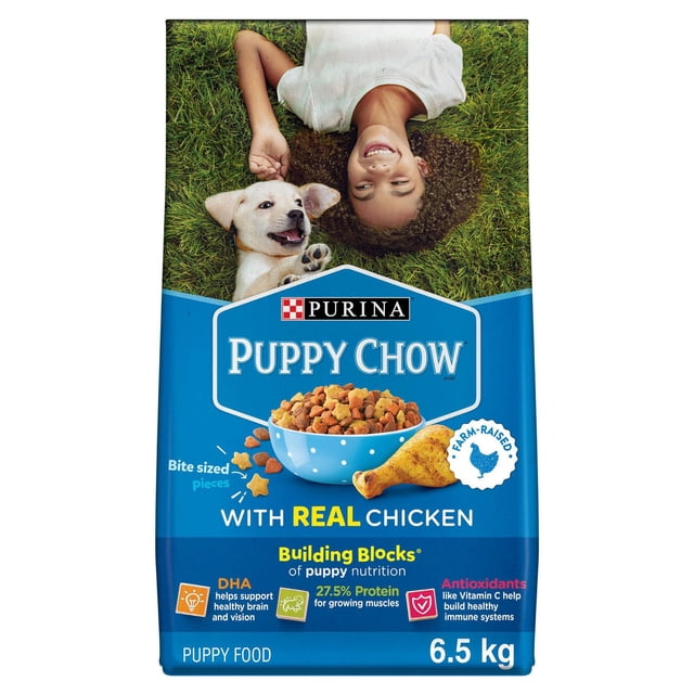 Purina Puppy Chow Complete with Real Chicken dry puppy food bag with blue background, featuring a bowl of bite-sized kibble and a chicken drumstick graphic, highlighting 27.5% protein for growing muscles, DHA for brain and vision support, antioxidants for immune health, and weighing 6.5 kg.