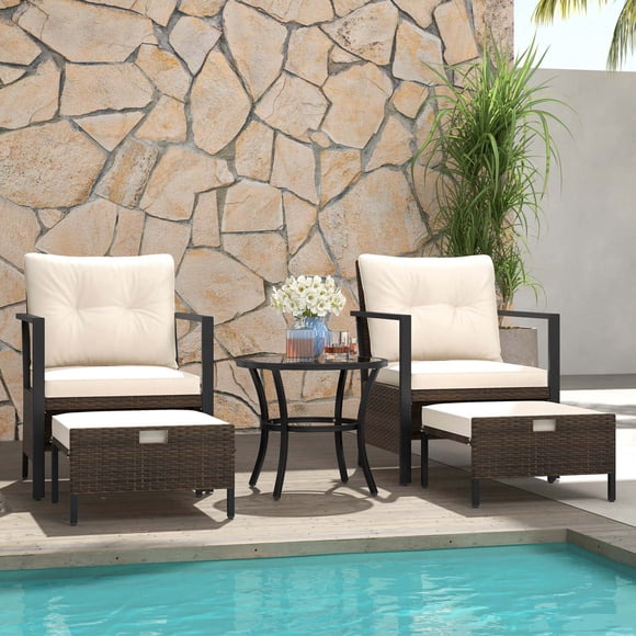 Costway Ensemble de Mobilier d'Extérieur 5 Pcs Chaises et Ottomans en Rotin avec Table Basse à Dessus en Verre Blanc Cassé