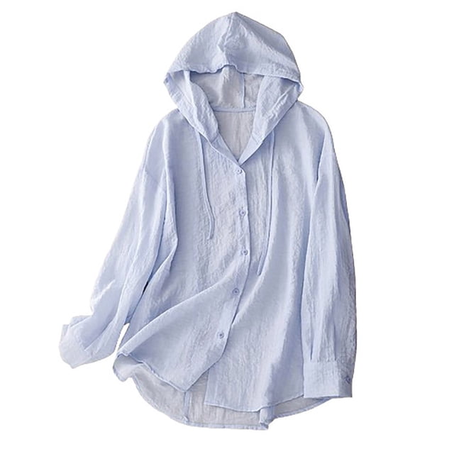 AherBiu Chandail à Capuchon en Lin pour Femmes à Boutons, Veste de Protection Solaire Légère pour l'Extérieur, Chandails à Capuchon Tendance. Ce Chandail à Capuchon Léger à Manches Longues Présente un devant Boutonné et une Coupe Décontractée, Fabriqué en Tissu de Lin Doux de Haute Qualité. la Capuche Ajoute à la Fois du style et de la Fonctionnalité, le Rendant Adapté aux Activités de Plein Air Ou aux Tenues Décontractées. Montré dans une Nuance pastel Légère, le Chandail à Capuchon a une texture Légèrement Froissée, Qui Peut Être Lissée après Lavage.