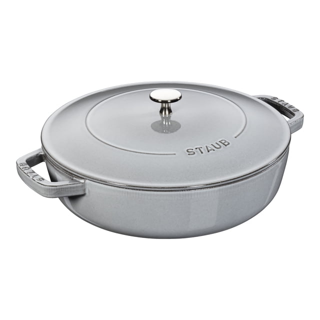 STAUB Braisières 3,7 L Fonte Ronde Sauté Pan Chistera en Gris Graphite, Conçues pour le Braisage et la Cuisson Lente. Doté d'Un Couvercle à Chute de Chistera pour une condensation Uniforme, Assurant des Résultats Humides et Savoureux. Fabriqué en Fonte durable avec un Intérieur en Émail Noir Mat pour une Saisie Nette. Convient à Toutes les Cuisinières, Y Compris l'Induction, et Va au Four jusqu'à 500 °F. Idéal pour les chefs Professionnels et à la Maison
