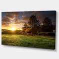thumbnail image 3 of Designart Ranch clôturé au lever du soleil Art mural sur toile, 3 of 4