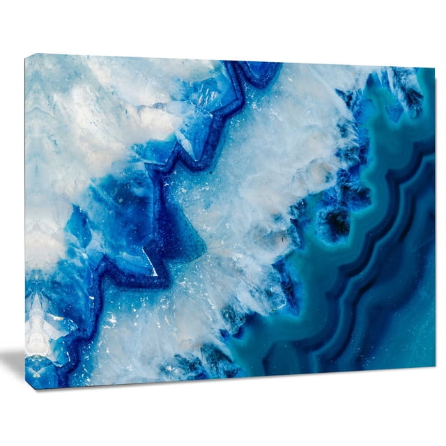 Design Art Géode Tranche Macro Abstraite Impression d'Art Numérique sur Toile Montrant un Gros Plan de Motifs de Géode Cristalline Bleu et Blanc avec des Bandes Minérales Superposées, Galerie Enveloppée sur un sous-Cadre en Bois de 1 Po, Prête à Accrocher comme Art Mural en Déco Maison.