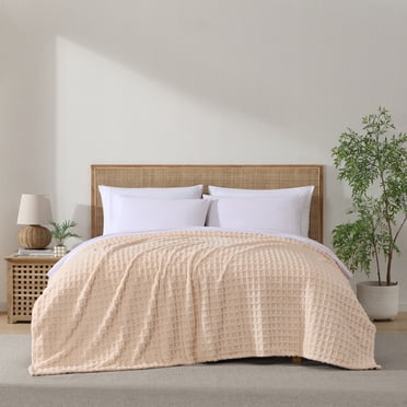C&C California, Jacquard Sherpa Blanket, Cozy, Soft, Easy Care, Plush, Pink