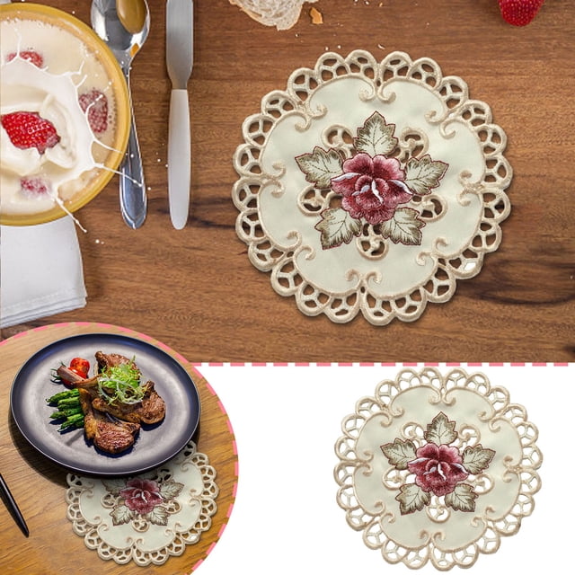 Oleegame Ensemble de 4 Napperons Ronds Floraux Blancs Brodés en Dentelle Rose