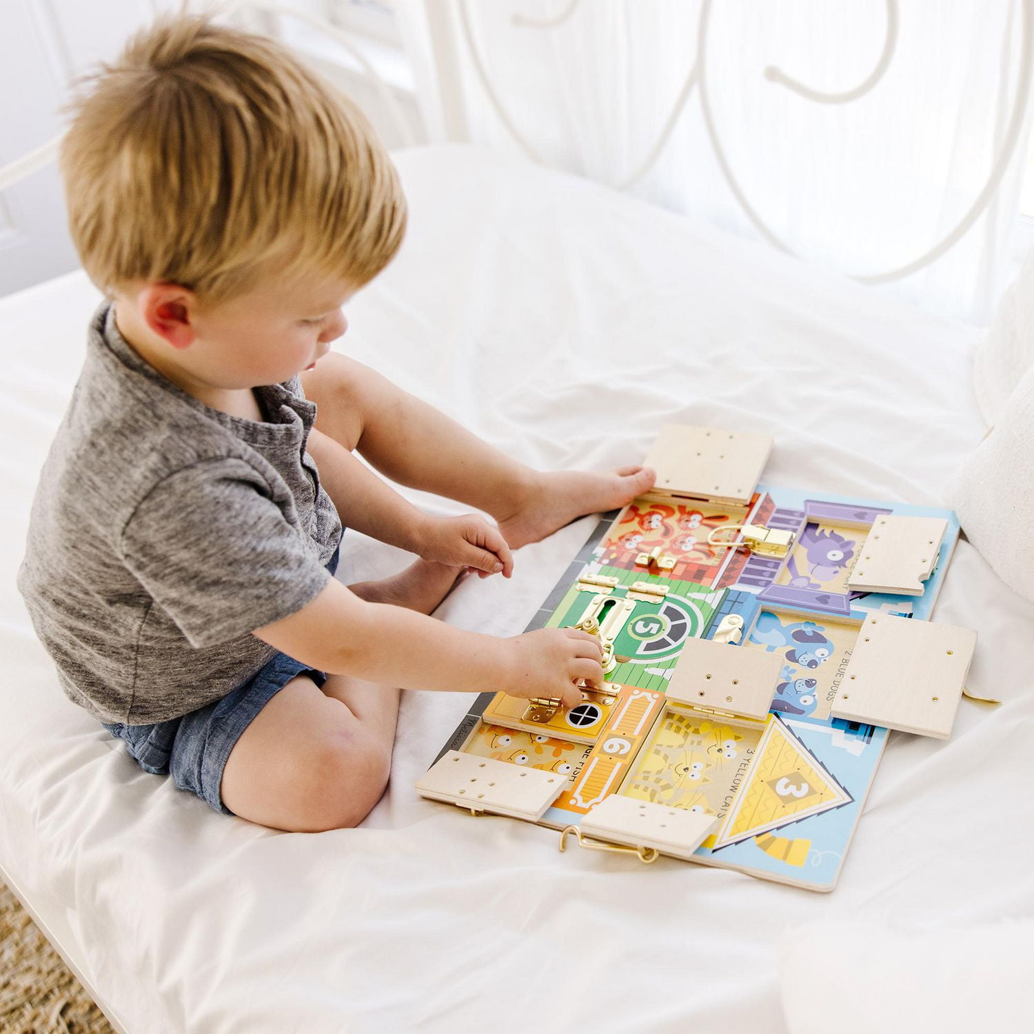 Melissa & Doug Latches Planche d’activités en bois - Certifié FSC