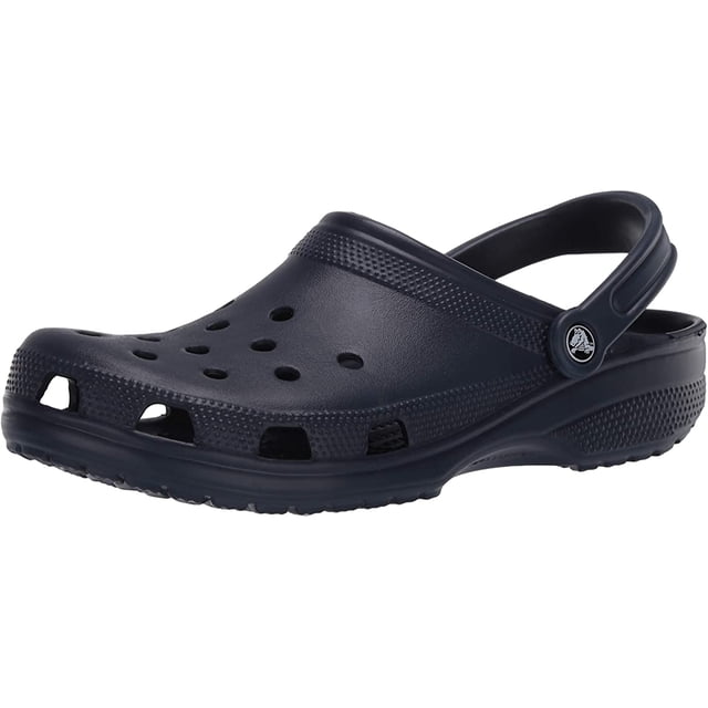 Crocs Unisexe Classic Sabots Bleu Marine, Taille M10W12, Dotés d'Un design Léger et flexible avec des Orifices de ventilation pour la Respirabilité et le drainage de l'Eau. Inclut des Brides de Talon Pivotantes pour un Ajustement Sécuritaire et des options Personnalisables avec Breloques Jibbitz. le Confort Emblématique de Crocs Assure une Portabilité Toute la Journée.