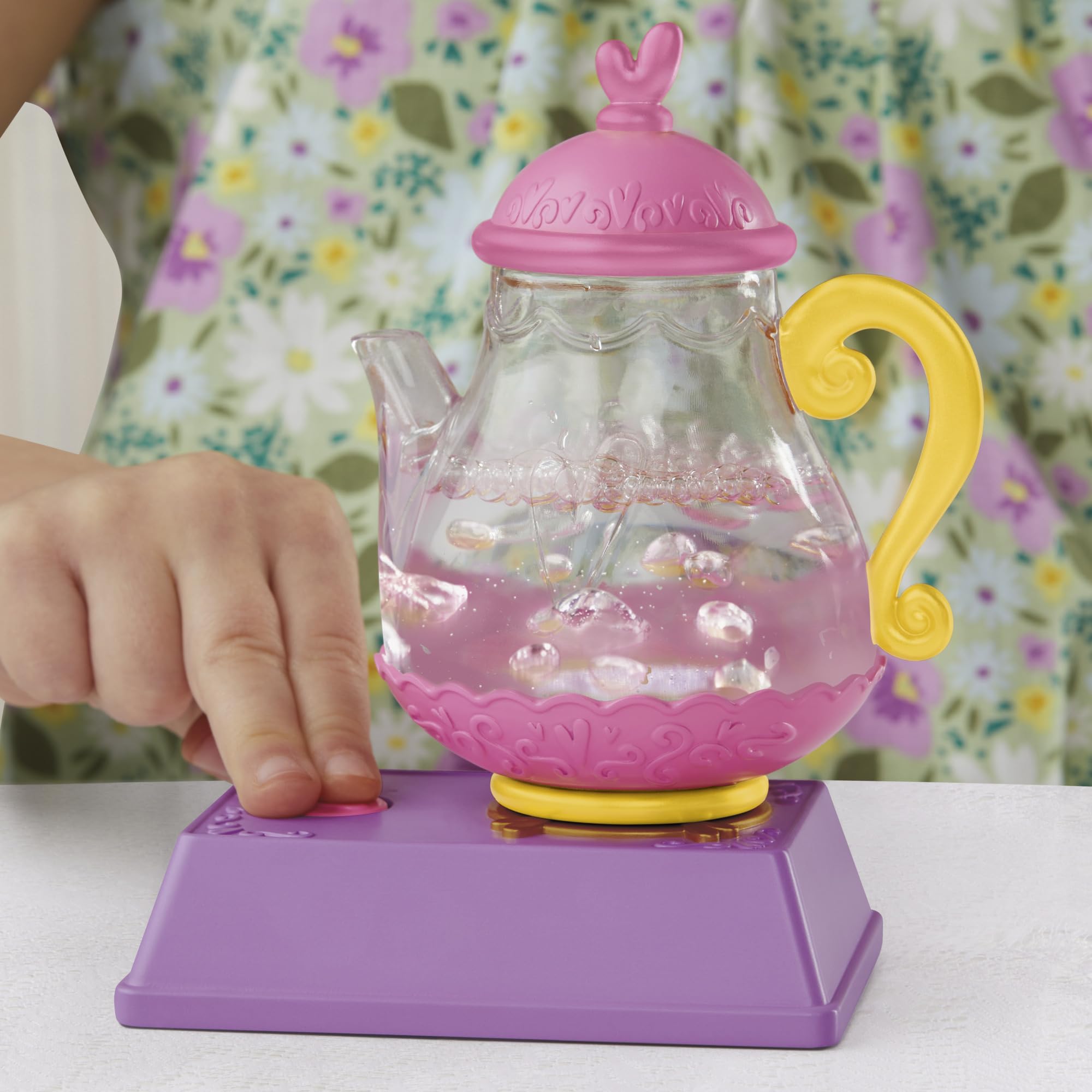 Baby Alive Poupée Bubbly Tea Party Sophia avec Accessoires de Théière, Cheveux Bruns, 11 Pouces, Jouets pour Filles et Garçons de 3 Ans et Plus