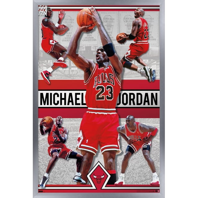 Michael Jordan - Affiche Murale Collage, 22,375 Po x 34 Po Présentant Plusieurs Photos d'Action de Michael Jordan dans Son Uniforme Chicago Bulls Numéro 23 Rouge, Exécutant des Mouvements de basketball comme le Tir, le Dribble et le dunking, sur Fond de Bannières de Championnat NBA Chicago Bulls et du logo des Bulls au Bas.