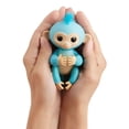 thumbnail image 3 of Jouet bébé singe scintillant Amelia de Fingerlings, 3 of 3