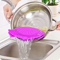 thumbnail image 1 of Passoire à Clip pour Casseroles et Poêles, Passoire à Clipser Fabriquée par la FDA, Silicone Résistant à la Chaleur, Facile à Utiliser et à Ranger, Va au Lave-Vaisselle, 1 of 7