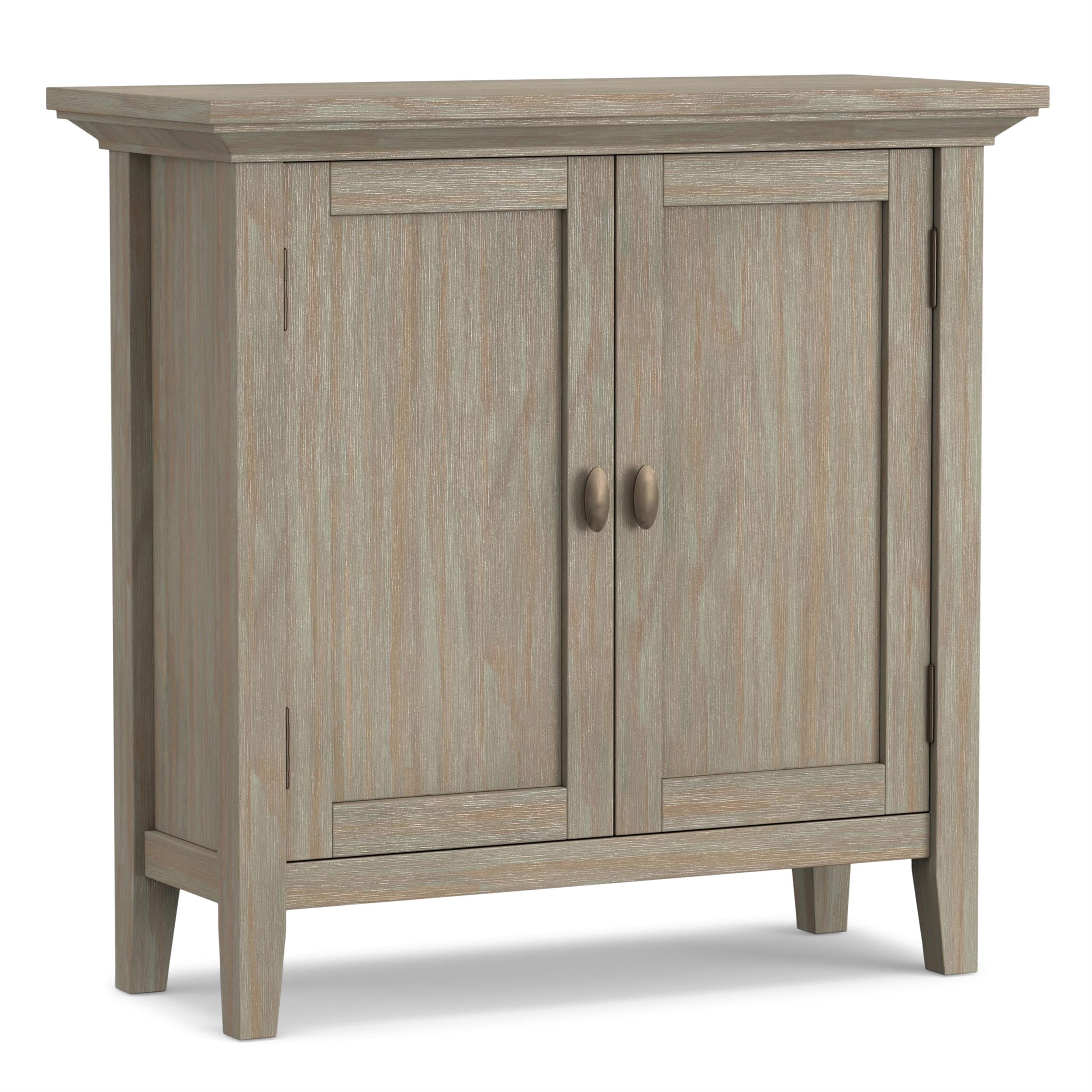 Armoire de Rangement Basse Transitionnelle Redmond en Bois Massif de 32 Pouces en Gris Vieilli
