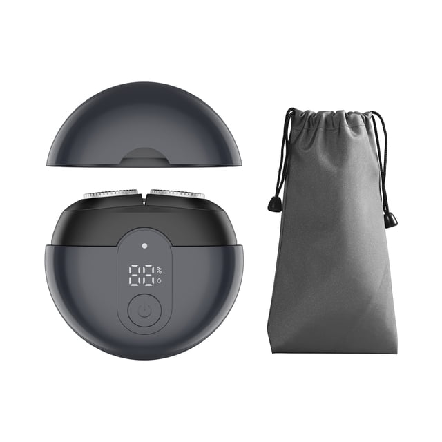 OKMI Rasoir Électrique Portable pour Hommes, un Rasoir Rotatif Noir Étanche pour Rasage Humide et à Sec avec un design compact et Arrondi. Doté d'Une Tête de Rasage Flottante 3D avec Système à double Grille en Acier Inoxydable Hypoallergénique pour un Soin Précis. Comprend un Écran LCD Affichant le Niveau de Batterie, une Fonctionnalité à double Mode pour Tailler la Barbe et Raser de Près, et un Indice d'Étanchéité IPX7 pour un Nettoyage Facile. Livré avec un Capuchon Protecteur et une Pochette de Rangement Grise pour la Commodité en Voyage.