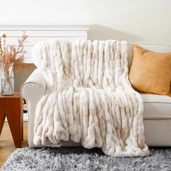 Battilo Couverture Jetée en Fausse Fourrure Froncée de Luxe Beige Teinture sur Nœuds, Couverture en Fourrure de Lapin pour Canapé, Salon, Duveteuse, Douce, Pelucheuse, Confortable, Élégante avec Couverture en Vison Réversible Beige, 50"x60 Pouces