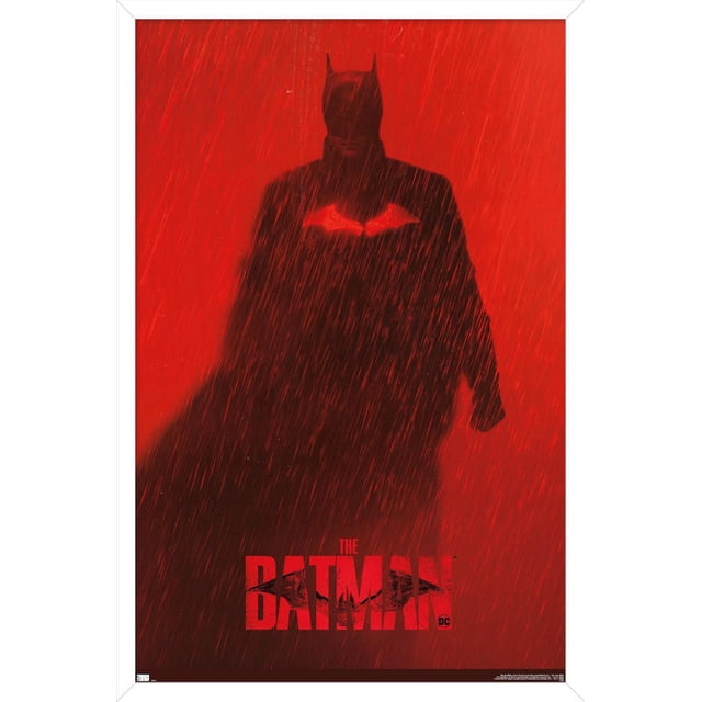 DC Comics Film The Batman - Affiche Murale Teaser Batman en une Feuille, 14,725 Pouces x 22,375 Pouces, Représentant une silhouette Orientée vers l'Avant de Batman Se Tenant sous une Forte Pluie avec un Emblème de Chauve-Souris Lumineux sur Sa Poitrine sur un Fond Rouge, Conçue comme art Mural pour la Déco de la Maison et Adaptée à l'Encadrement Ou à la Décoration de Fête.
