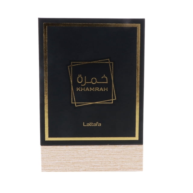 Lattafa Khamrah Eau de Parfum 3,4 Oz Parfum Unisexe Lattafa Vue Orientée vers l'Avant de la Bouteille de Lattafa Khamrah 3,4 Oz avec Verre Transparent Indiquant le Liquide, Bouchon Cylindrique de Couleur or et Étiquette Blanche avec Marque Lattafa sur Fond Blanc; Convient pour la Coiffeuse Ou les Voyages.