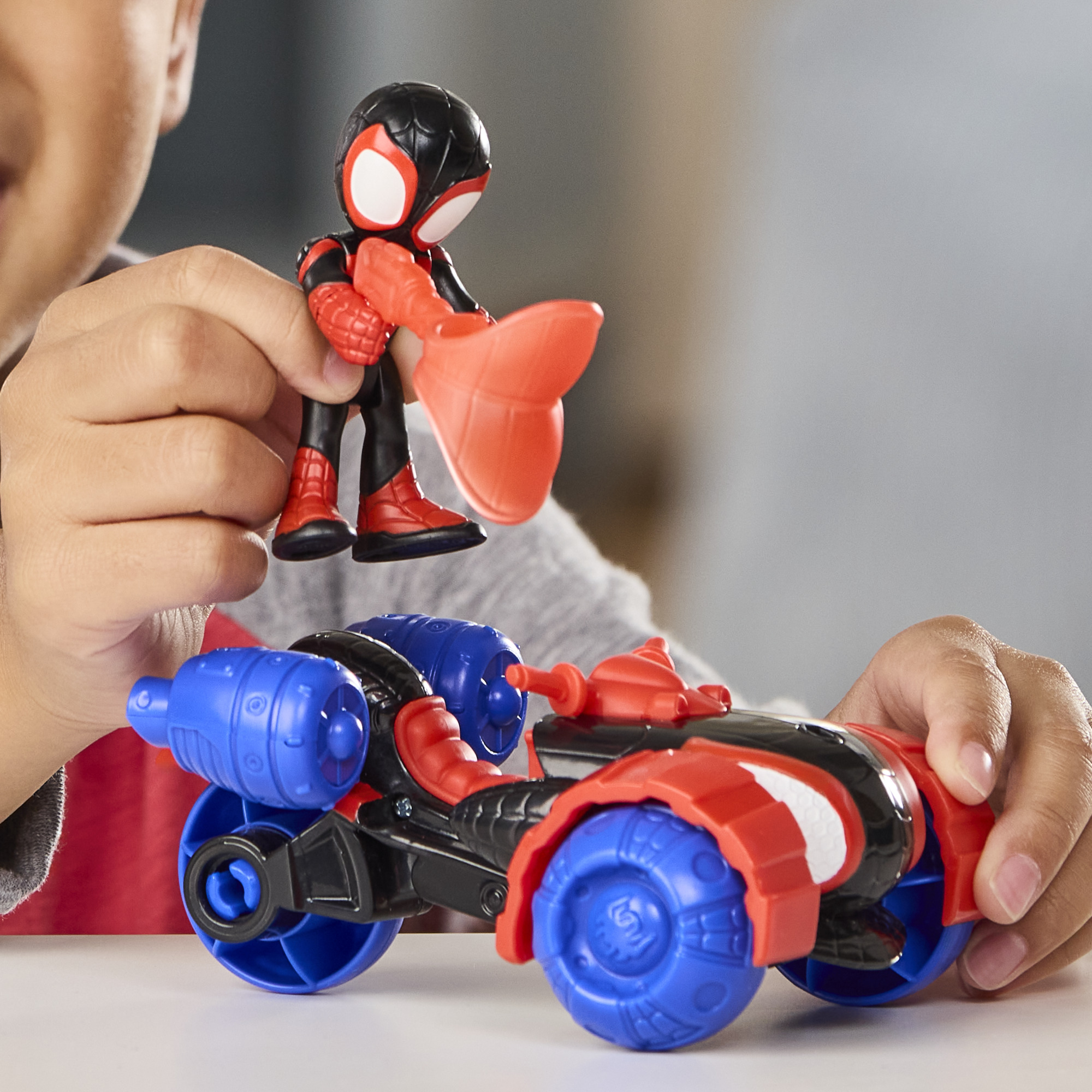 Marvel Spidey et ses Amis Extraordinaires, véhicule Techno-Quad et figurine Miles « Spin » Morales
