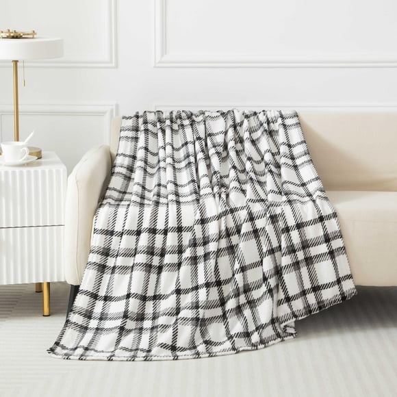 Mainstays Plush Throw Blanket Black/ White Plaid