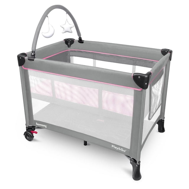 Harmony Play & Go Parc de Luxe Gris avec Garniture Rose, Doté d'Un Cadre Rectangulaire en Maille Léger et portable avec Deux Roues Verrouillables et d'Un Barre à Jouets Détachable avec Jouets Lune et Étoile en Peluche, Idéal pour Jouer en Toute Sécurité à l'Intérieur Ou à l'Extérieur avec Bébés et Tout-Petits.