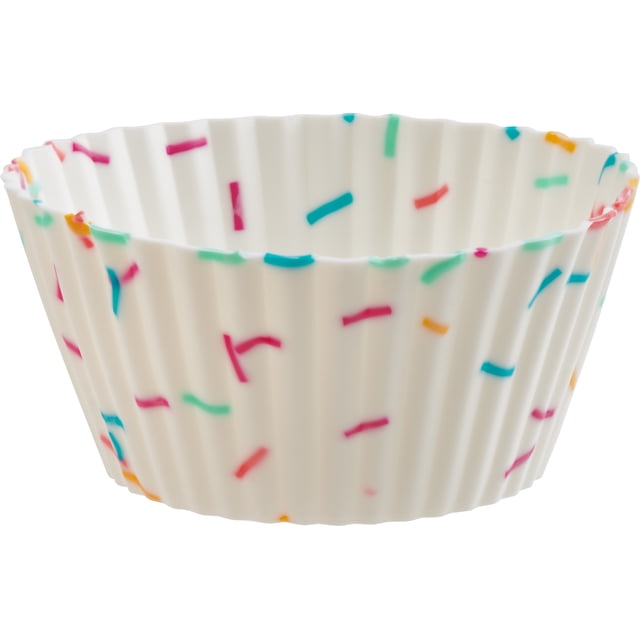 Trudeau Ensemble de 12 Doublures de Moules à Muffins Standard en Silicone Montrées en Gros Plan sur le devant, Comprenant des Doublures en Silicone Blanches Flexibles avec Motif de Vermicelles Colorés en Rouge, Bleu, Vert et orange, Réutilisables et Lavables au Lave-Vaisselle, Convenant aux Moules à Muffins Standard et Souvent Utilisés pour Portionner des Collations Ou Organiser de Petits Articles.