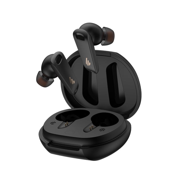 Edifier NeoBuds S TWS with Snapdragon Sound, equipped with Qualcomm aptX Adaptive and Hi-Res audio standards (24bit/96kHz). The image displays two black earbuds with ergonomic tips, positioned above an open charging case with USB Type-C port. These earbuds support Bluetooth 5.0 and provide up to 6.5 hours of playback with ANC off, plus 19.5 hours from the charging case.