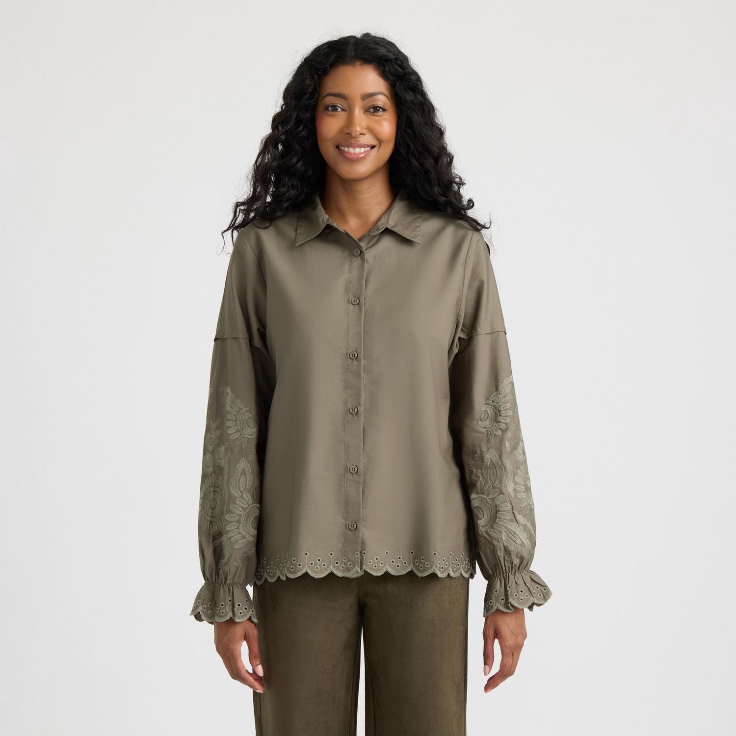 Chemise boutonnée à manches longues avec broderies de Mexx pour femmes