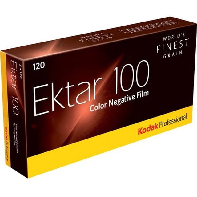 Kodak Professional Ektar Film Négatif Couleur ISO 100, Format 120, Lot de 5. l'Emballage Met en Valeur « Ektar 100 » avec un design Épuré, Mettant en Valeur Sa Couleur Ultra-Vive et Sa Qualité à Grain Fin. Idéal pour les Photographes Professionnels, Offre une Capacité d'Agrandissement Extraordinaire, une Netteté Optimisée et des Bords Distincts. Comprend la Technologie de Film Kodak VISION pour des Détails Accrus.