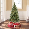thumbnail image 3 of Élégant sapin de Noël Cashmere Holiday Time pré-éclairé à DEL multicolore de 4 pi, vert, 3 of 6
