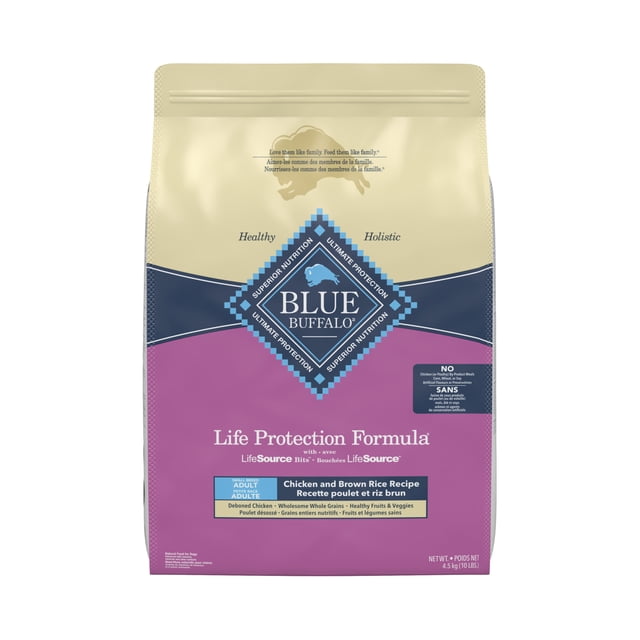 Blue Buffalo Life Protection Formula Small Breed Dry Dog Food Chicken & Brown Rice in a 4.5 kg bag with beige and purple packaging, featuring the Blue Buffalo logo, real chicken as first ingredient, brown rice recipe, antioxidant-rich LifeSource Bits for immune health, and no poultry by-product meals or artificial preservatives, formulated to meet small breed dogs' energy needs.